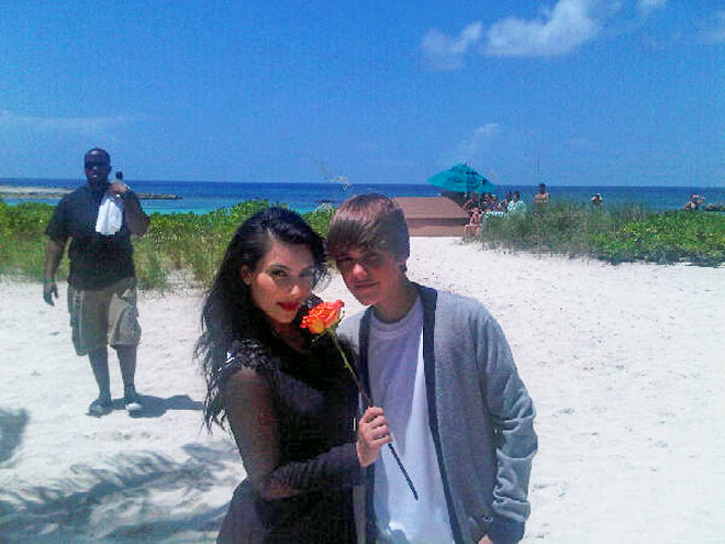KIM KARDASHIAN
 photo | Justin Bieber, Kim Kardashian