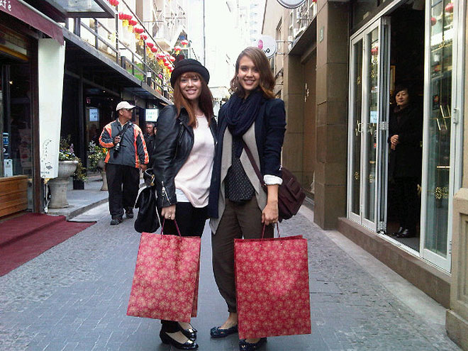 IN THE BAG
photo | Jessica Alba