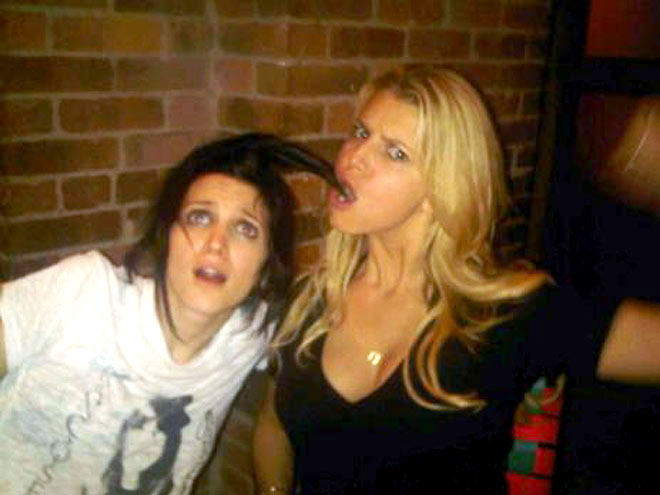 SISTER, SISTER
 photo | Jessica Simpson