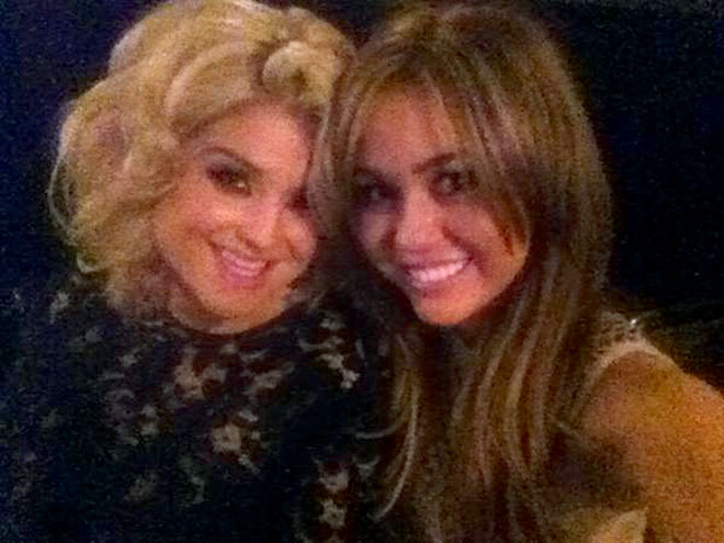 KELLY & MILEY
photo | Kelly Osbourne, Miley Cyrus