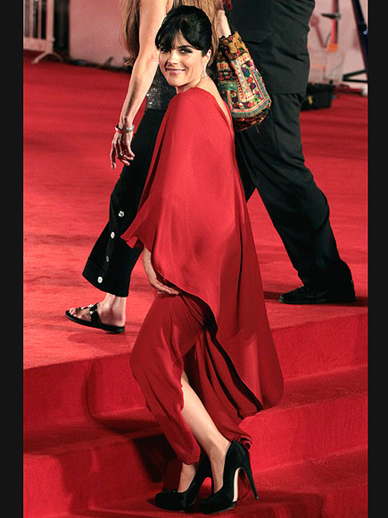 RED HOT
photo | Selma Blair