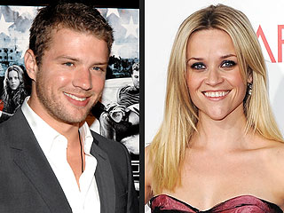 Ryan Phillippe & Reese Witherspoon's Kids Play Games with the Paparazzi