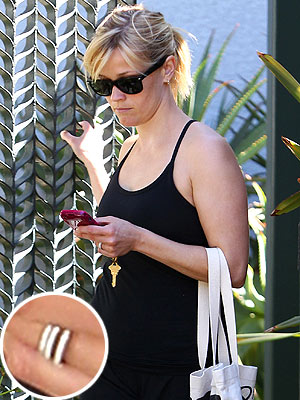 reese witherspoon wedding photos people. Reese Witherspoon Flashes Her