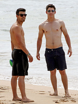 Joe Jonas, Nick Jonas Go Shirtless in Hawaii