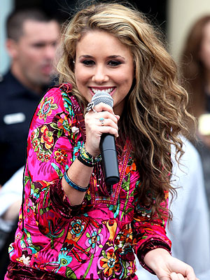 haley reinhart. Idol Haley Reinhart Greeted by