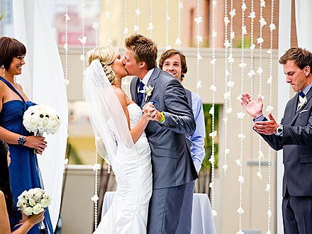 PHOTO: Amazing Race Winners' Amazing Wedding Kiss