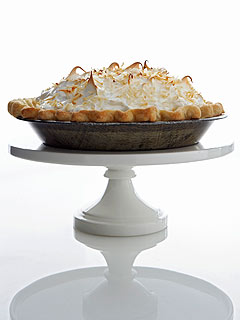 Make Kelis's Luscious Coconut Cream Pie| Celebrity Diners Club, Kelis