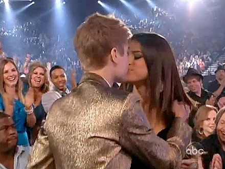 justin bieber and selena gomez kissing at the billboard awards. Justin Bieber and Selena Gomez