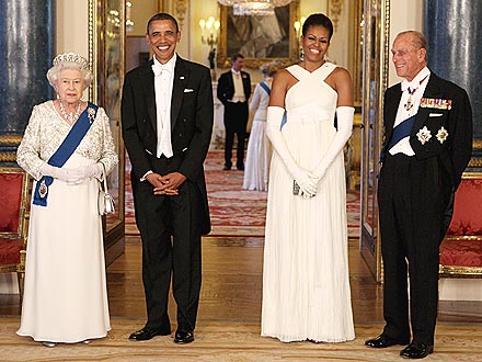 Tom Hanks, Helena Bonham-Carter Join Obamas at Queen's Banquet | Barack Obama, Michelle Obama, Queen Elizabeth II
