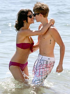 justin bieber and selena gomez in hawaii. Justin Bieber and Selena Gomez