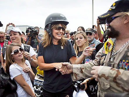 Sarah Palin Hops Motorcycle for 'Rolling Thunder' Rally | Sarah Palin