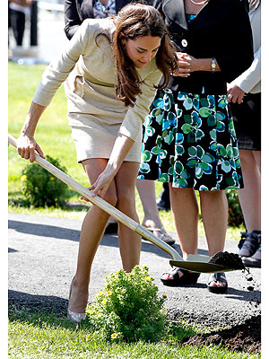 Kate Gets in the Dirt in High Heels