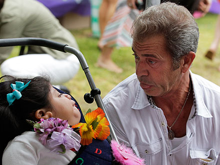 Mel Gibson, Robyn Gibson Reunite for Good Cause