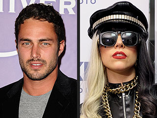 http://img2.timeinc.net/people/i/2011/news/110919/taylor-kinney-320.jpg