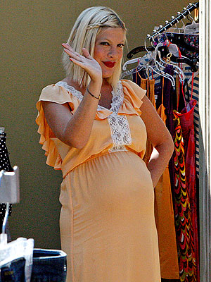 Big Brother: Tori Spelling Makes Surprise Visit | Tori Spelling