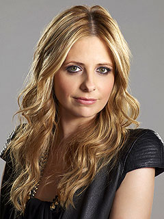 Ringer Premieres: Will You Keep Watching? | Sarah Michelle Gellar