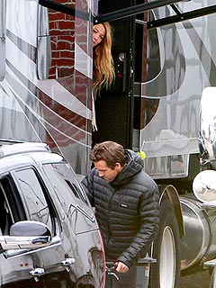 PHOTO: Blake Peeks Out from Ryan's Trailer on R.I.P.D. Set | Blake Lively, Ryan Reynolds