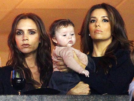 Eva Longoria Bonds with Victoria Beckham's Baby Harper | Eva Longoria, Victoria Beckham