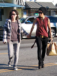 Is Sara Gilbert Dating Linda Perry? | Sarah Gilbert