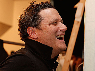 Isaac Mizrahi Laughs When His Dog Behaves Badly