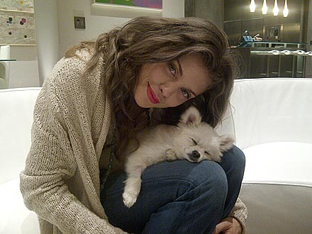 AnnaLynne McCord Debuts Darker 'Do – with a Puppy! | AnnaLynne McCord