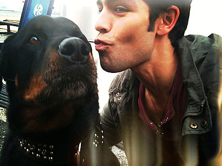 Adrian Grenier Says Goodbye to Entourage and His Costar, Arnold