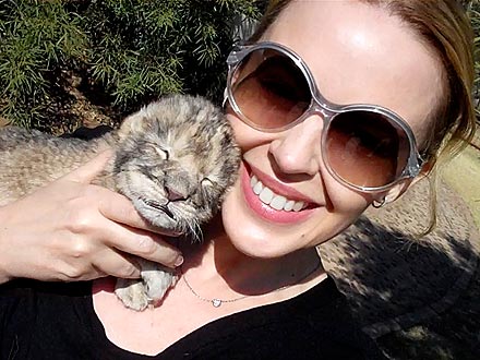 Kylie Minogue Cuddles Lion Cub Named Kylie!