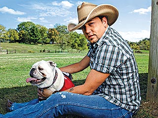 Jason Aldean's Bulldog Is a Diehard Football Fan | Jason Aldean