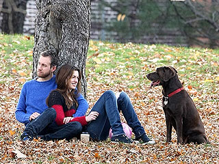 Anne Hathaway & Fiancé Celebrate Engagement In the Park | Anne Hathaway