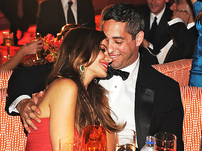 SOFIA VERGARA & NICK LOEB photo | Sofia Vergara