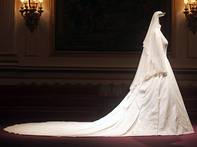 kate middleton wedding dress enshrined displayed buckingham palace exhibit kate middleton wedding dress enshrined displayed buckingham palace exhibit