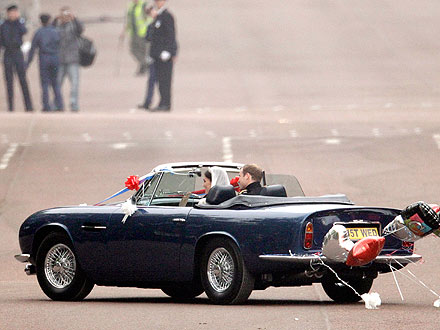 Prince William Drives His Bride Out of Buckingham Palace| Royal Wedding, Kate Middleton, Prince William