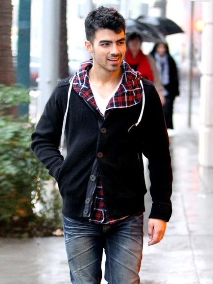 DROPPIN' CASH
photo | Joe Jonas