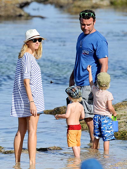 FUN IN THE SUN
photo | Liev Schreiber, Naomi Watts