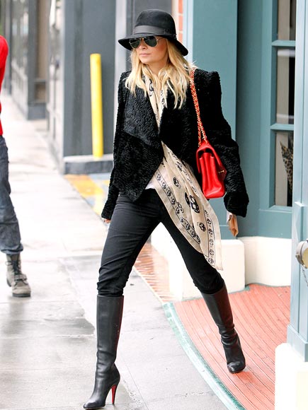 STEPPING OUT
 photo | Nicole Richie