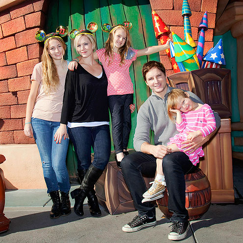 MOUSEKETEERS photo | Jennie Garth, Peter Facinelli