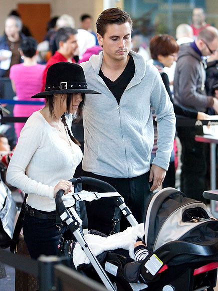 COOL AIR photo | Kourtney Kardashian, Scott Disick