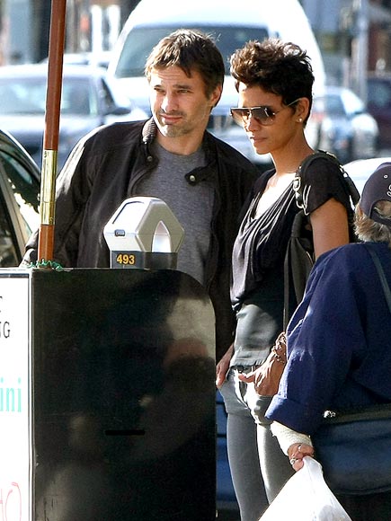 'LOT' OF LOVE photo | Halle Berry, Olivier Martinez