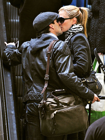 KISSY FACE
 photo | Anna Paquin, Stephen Moyer