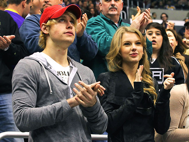FACE OFF photo | Taylor Swift