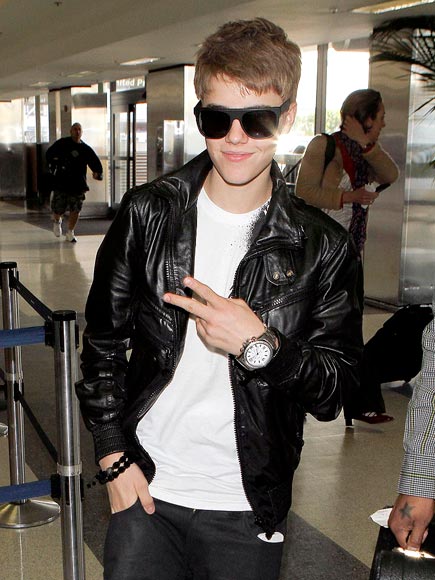 PEACING OUT photo | Justin Bieber