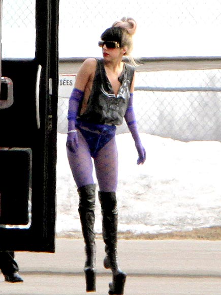 LANDING GEAR photo | Lady Gaga