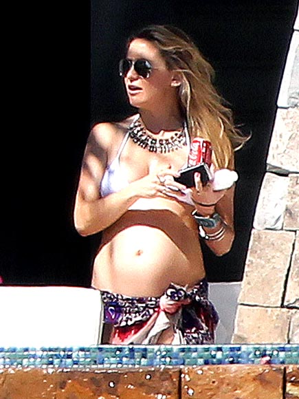 kate hudson pregnant 2011. Kate Hudson