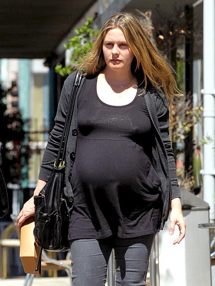 BLACK TO BASICS photo | Alicia Silverstone
