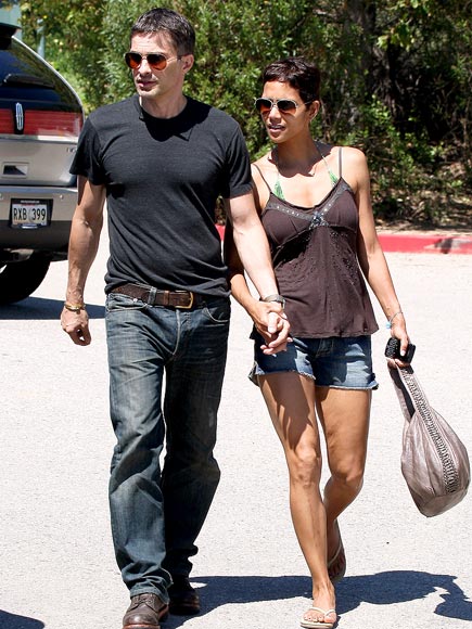 CRUSTACEAN CRUSH photo | Halle Berry, Olivier Martinez