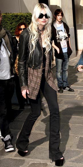 MUSICAL HAIRS
 photo | Taylor Momsen
