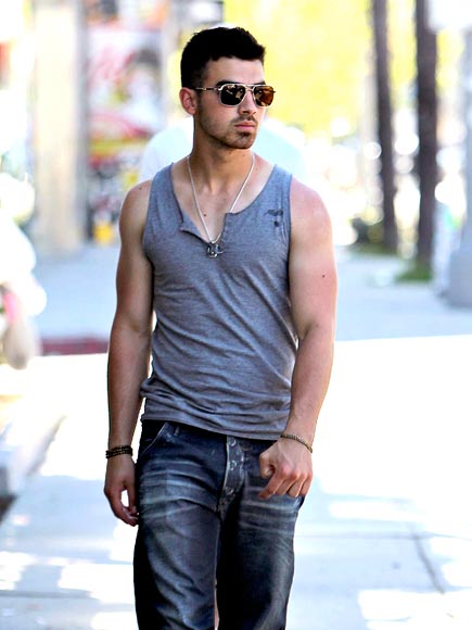 LATTE HOTTAY photo | Joe Jonas