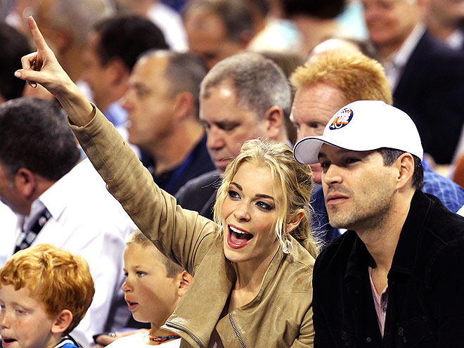 leann rimes ncaa basketball. LeAnn Rimes sang the National