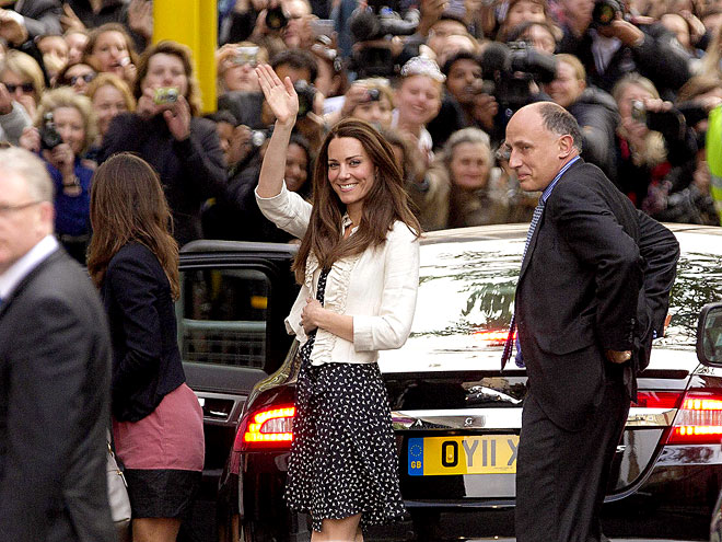 WORK THE CROWD photo | Kate Middleton