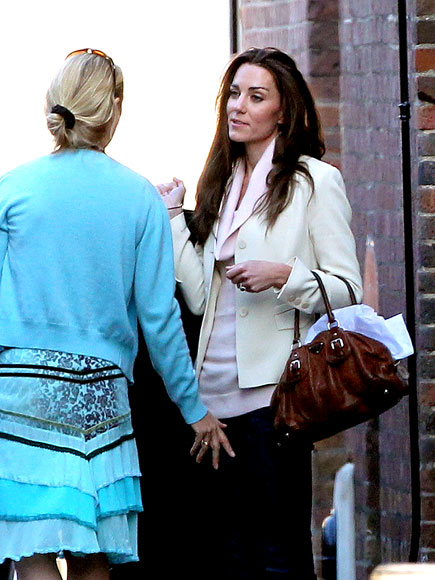 CARRY ON photo | Kate Middleton